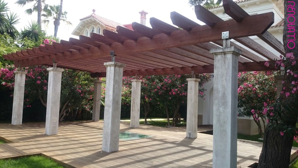 🇪🇸  Cenador de mandera 🇺🇸  Wooden pergola