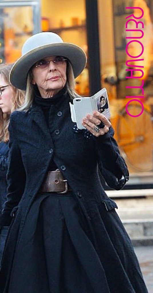 Diane Keaton en los alrededores de la Plaza de España de Roma durante el rodaje junto a Jude Law de 'The Young Pope'.