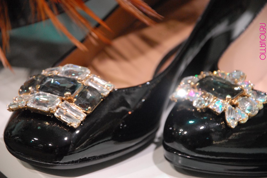 IL TACCO ‘made in Italy’. Marta Ripoll suggests these strong and ethereal low-heeled  patent leather jewel shoes with an extra large precious-bow on the toe dutifully dressed with Swarovski stones. She gives utmost importance to all details at every stage of production.