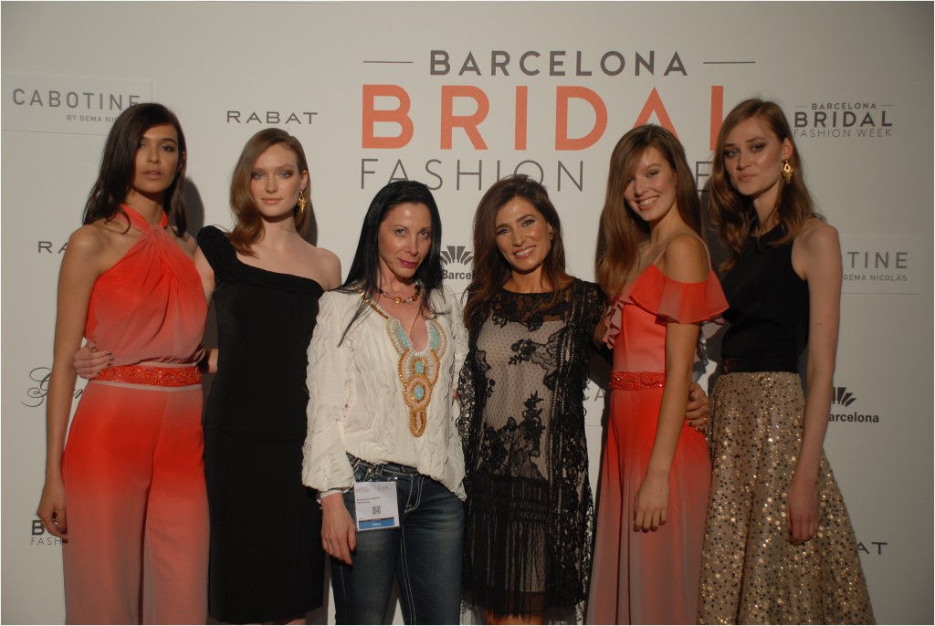 Barcelona Bridal Fashion Week 2017  Colección ‘Única’ de CABOTINE by GEMA NICOLÁS. Destacan sus bordados en hilo de plata, cristal y encaje sobre Jacquard, otomán y cloqué.