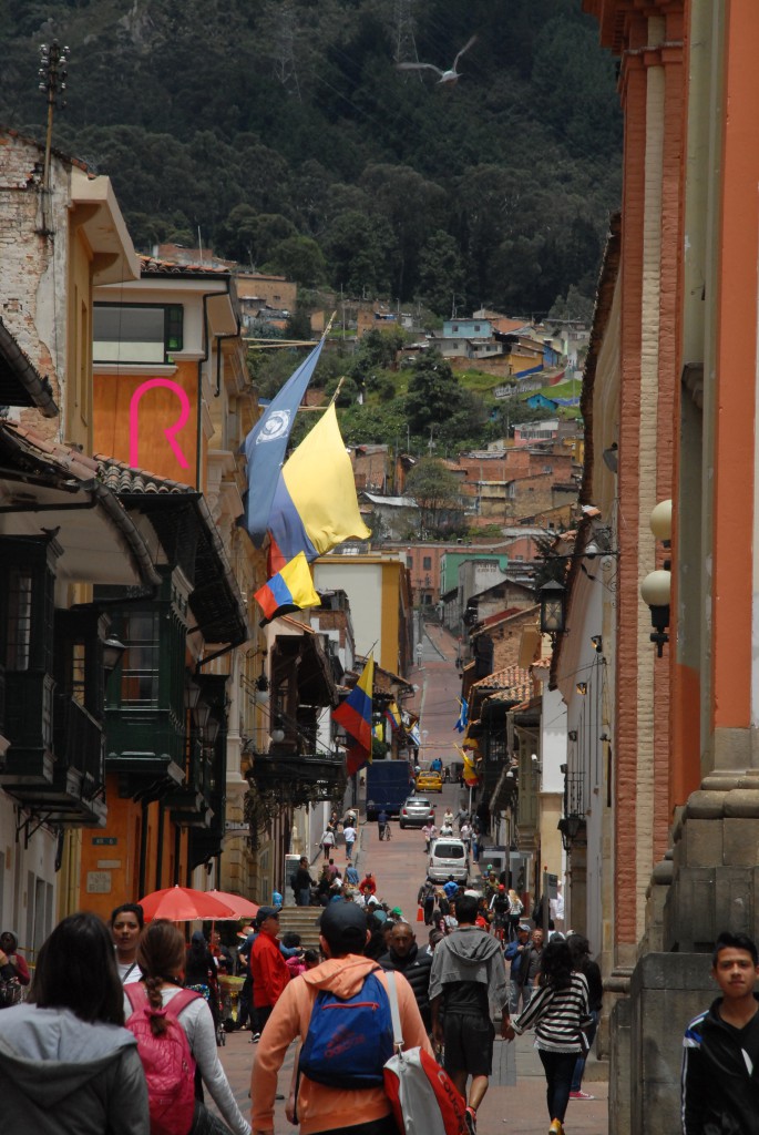 Bogotá, capital de la República de Colombia y del departamento de Cundinamarca, está llena de interesantes contrastes: tradición y modernidad, tranquilidad y acción